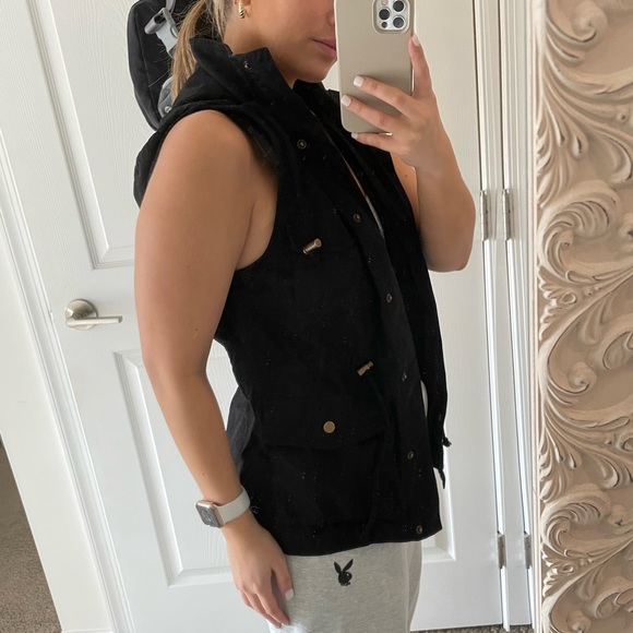 Black hooded vest (LOVETREE) - Picture 2 of 4